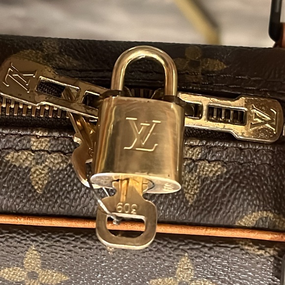 LOUIS VUITTON
MONOGRAM PORTE-DOCUMENTS VOYAGE GM - Picture 4 of 16